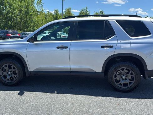Certified 2025 Honda Pilot TrailSport image 12