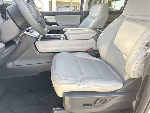 New 2025 Ford Expedition Active image 22