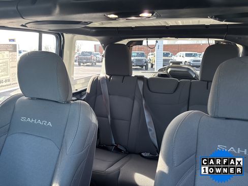 Used 2023 Jeep Wrangler Sahara image 29