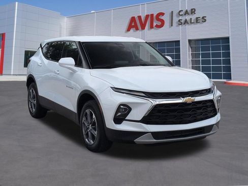 Used 2025 Chevrolet Blazer LT FWD image 3