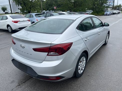 Used 2019 Hyundai Elantra SE w/ Cargo Package FWD image 5