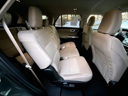 Used 2024 Ford Explorer XLT image 16