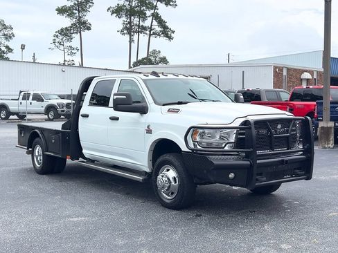 Used 2024 RAM 3500 Tradesman w/ Chrome Appearance Group AWD/4WD image 11
