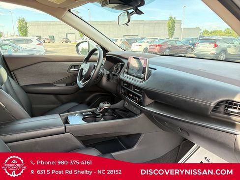 Certified 2023 Nissan Rogue SV FWD image 38