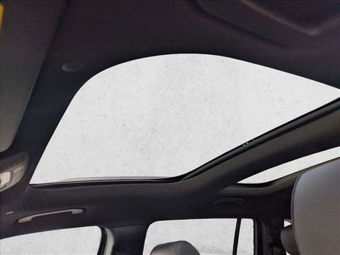 New 2025 Mercedes-Benz GLB 250 image 17