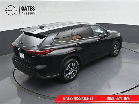 Used 2022 Toyota Highlander XLE image 42