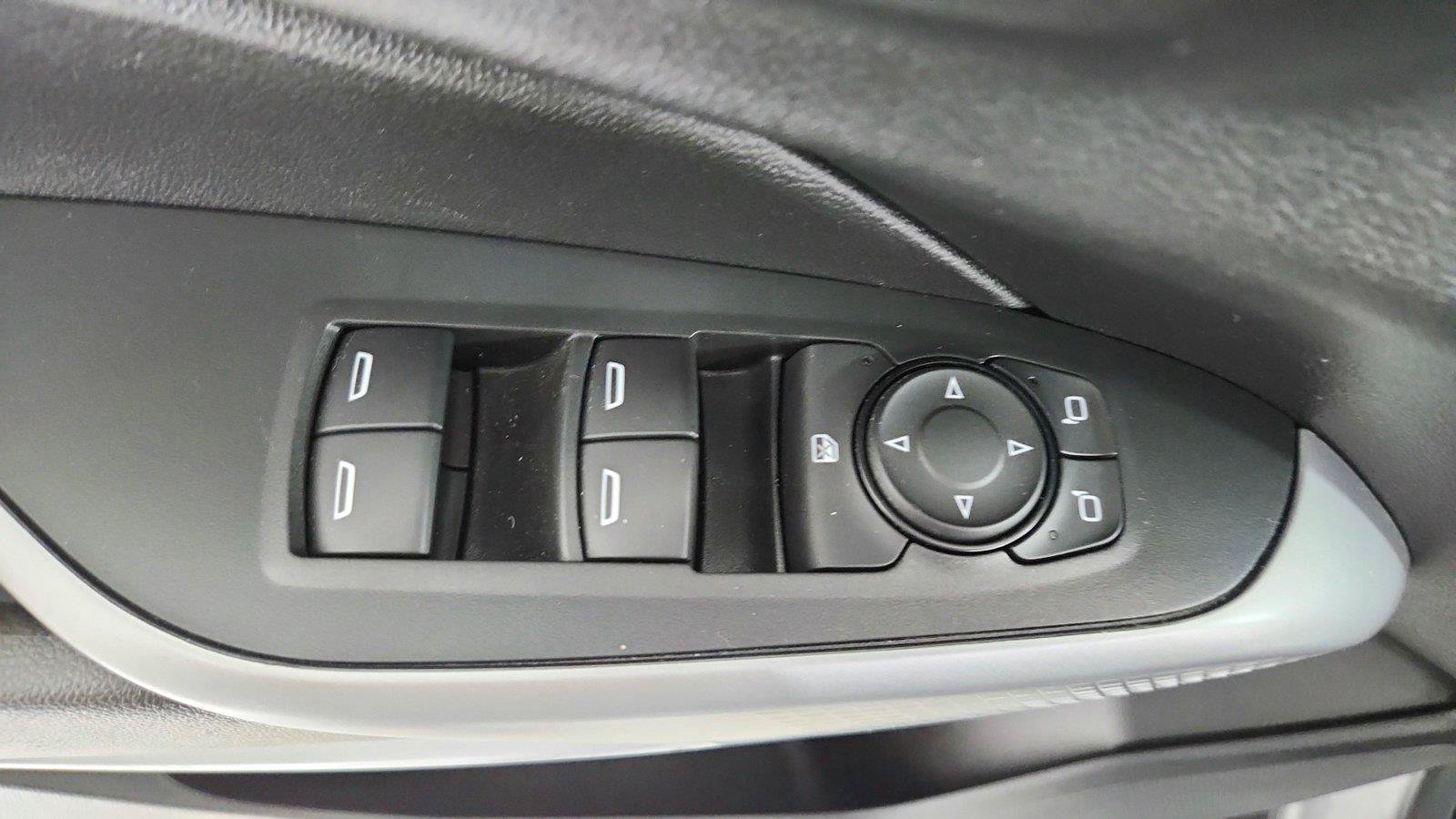 Used 2024 Chevrolet Trax RS FWD image 17