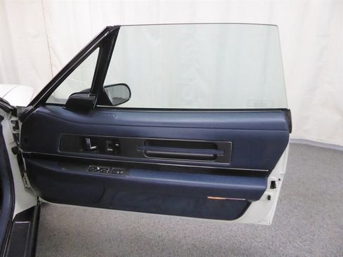 Used 1991 Buick Reatta Coupe image 23