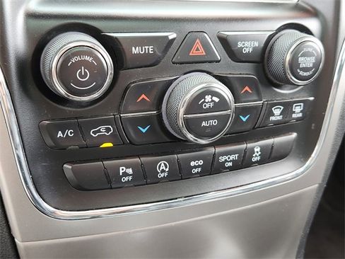 Used 2018 Jeep Grand Cherokee Limited w/ Luxury Group II image 18