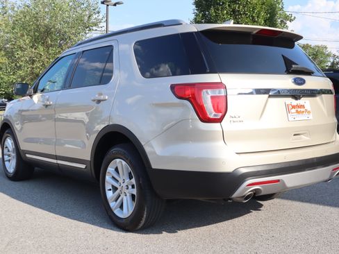Used 2017 Ford Explorer XLT FWD image 9