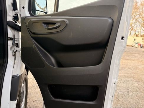 Used 2022 Mercedes-Benz Sprinter 2500 image 26
