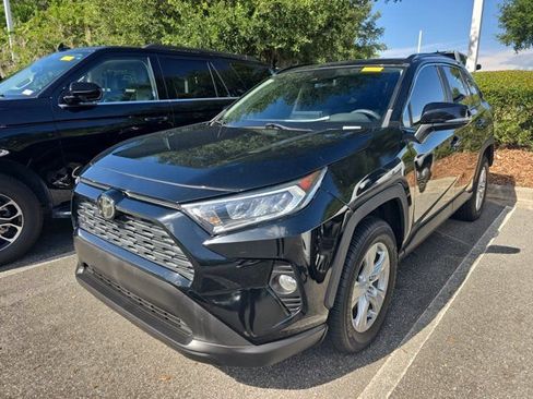 Used 2020 Toyota RAV4 XLE w/ Convenience Package FWD image 4