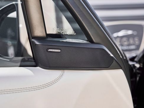 Used 2024 Land Rover Range Rover Long Wheelbase SE image 33