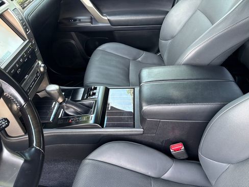 Used 2020 Lexus GX 460 Premium w/ Premium Package AWD/4WD image 32