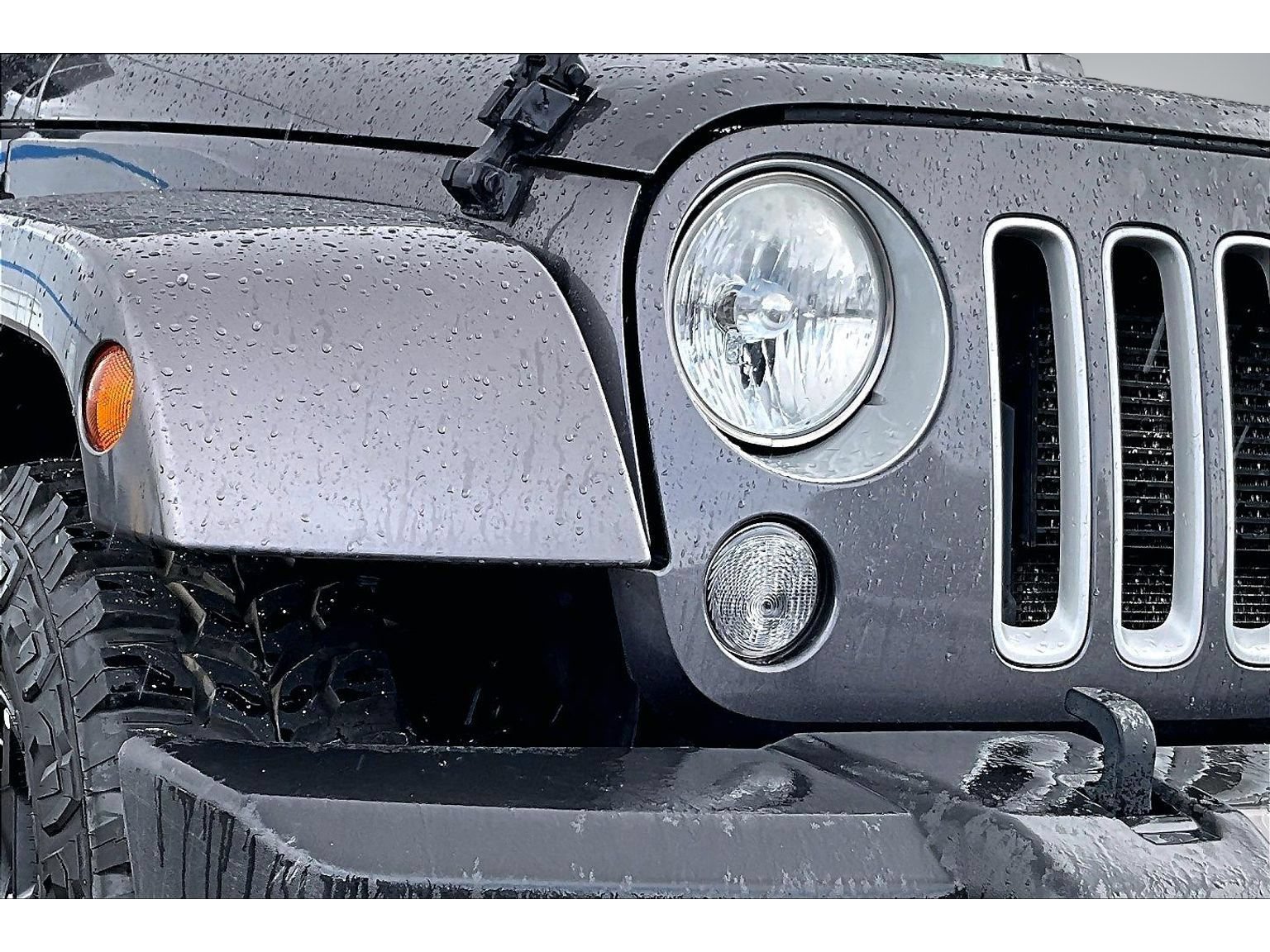 Used 2016 Jeep Wrangler Unlimited Sahara w/ Connectivity Group AWD/4WD image 31