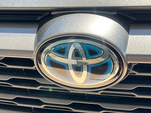 Used 2021 Toyota RAV4 LE AWD/4WD image 13