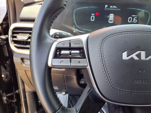 Used 2025 Kia Telluride S FWD image 8