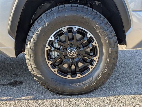 Used 2024 Toyota Tundra Limited image 10