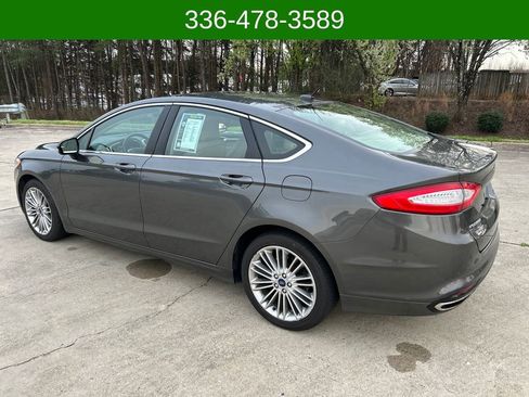 Used 2016 Ford Fusion SE w/ Equipment Group 202A image 3