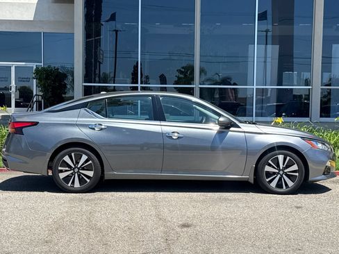 Used 2020 Nissan Altima 2.5 SV FWD image 4