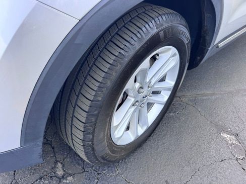 Used 2017 Ford Explorer XLT w/ Equipment Group 202A image 14