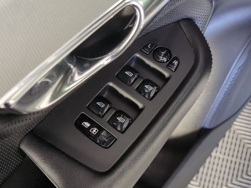 Used 2016 Volvo XC90 T5 R-Design image 22