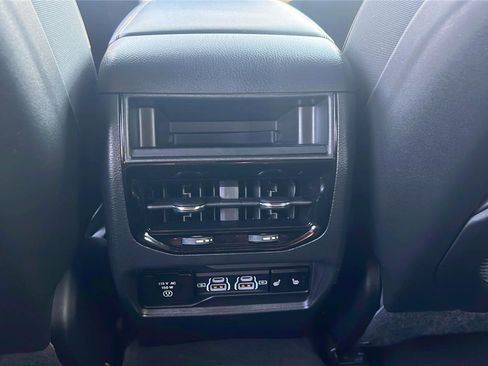 Certified 2024 Jeep Grand Cherokee Limited AWD/4WD image 18