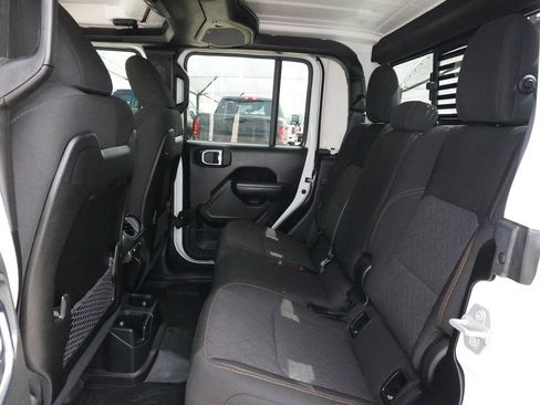 Used 2025 Jeep Gladiator Mojave w/ Convenience Group AWD/4WD image 25
