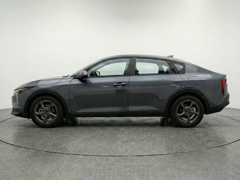 Used 2025 Kia K4 LXS image 5