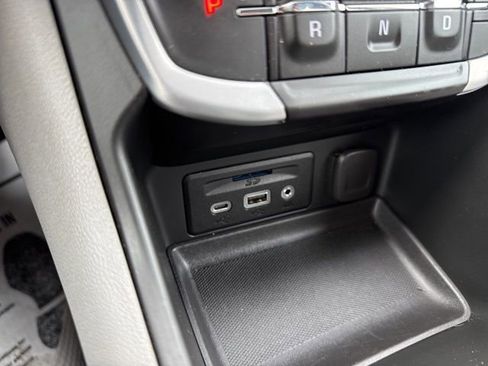 Used 2022 GMC Terrain SLT image 35
