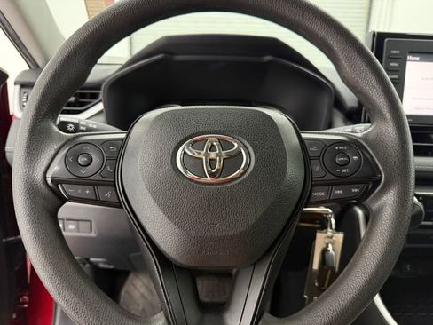 Used 2020 Toyota RAV4 LE FWD image 11