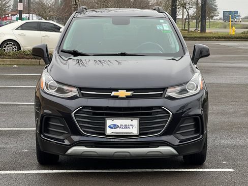 Used 2021 Chevrolet Trax LT w/ LT Convenience Package image 9