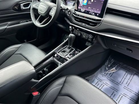 Used 2024 Jeep Compass Latitude w/ Convenience Group image 19