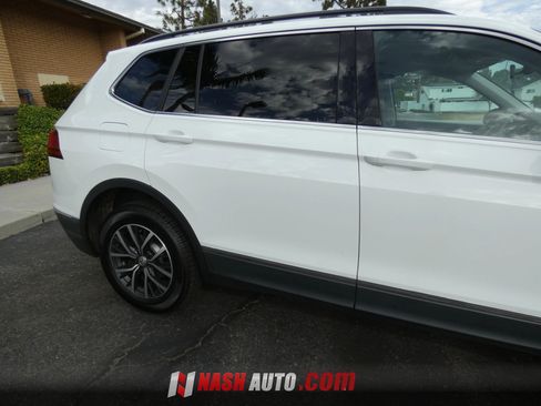 Used 2020 Volkswagen Tiguan SE w/ Panoramic Sunroof Package FWD image 8