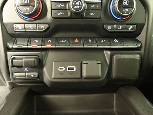 Used 2020 Chevrolet Silverado 1500 LTZ AWD/4WD image 31