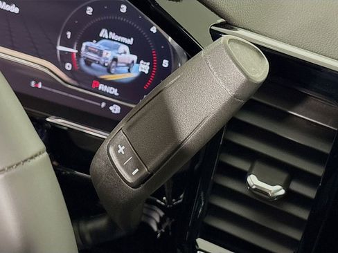 New 2025 GMC Sierra 3500 SLT w/ SLT Convenience Package image 17