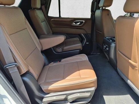 Used 2024 Chevrolet Tahoe High Country AWD/4WD image 23