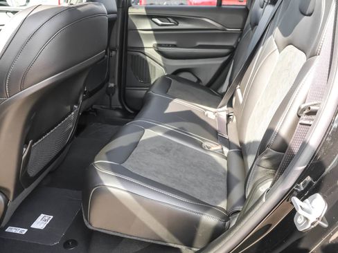 New 2025 Jeep Grand Cherokee Altitude image 15