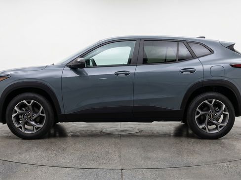 Used 2025 Chevrolet Trax LT FWD image 5