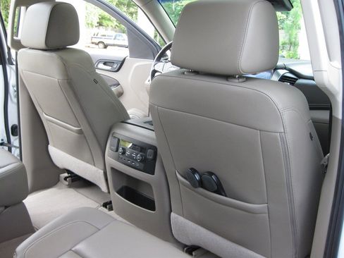 Used 2019 Chevrolet Tahoe Premier RWD image 40