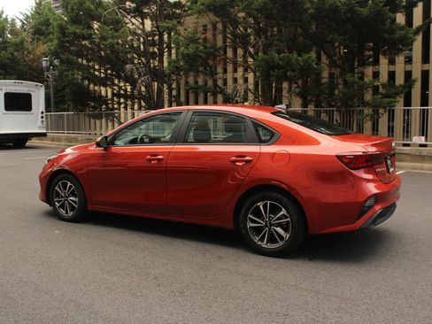 Used 2024 Kia Forte LXS FWD image 9