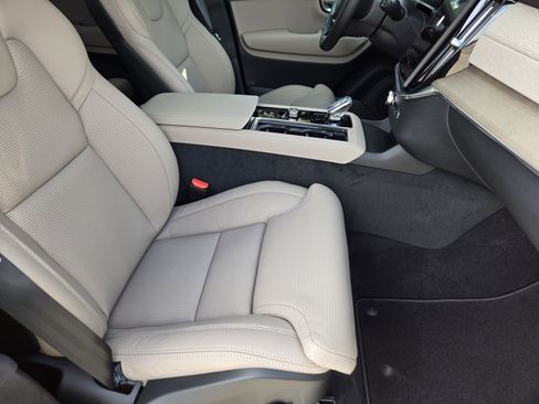 New 2026 Volvo XC90 B6 Ultra image 16