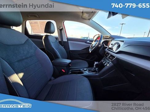 Used 2022 Volkswagen Taos SE image 33