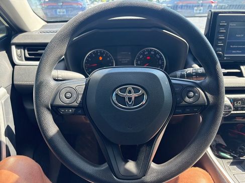 Used 2022 Toyota RAV4 XLE FWD image 2