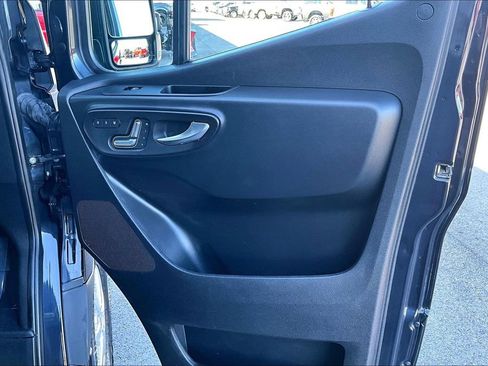 Used 2023 Mercedes-Benz Sprinter 2500 image 25