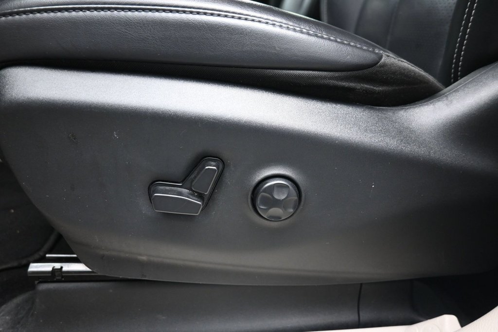 Used 2023 Chrysler Pacifica Touring-L FWD image 22