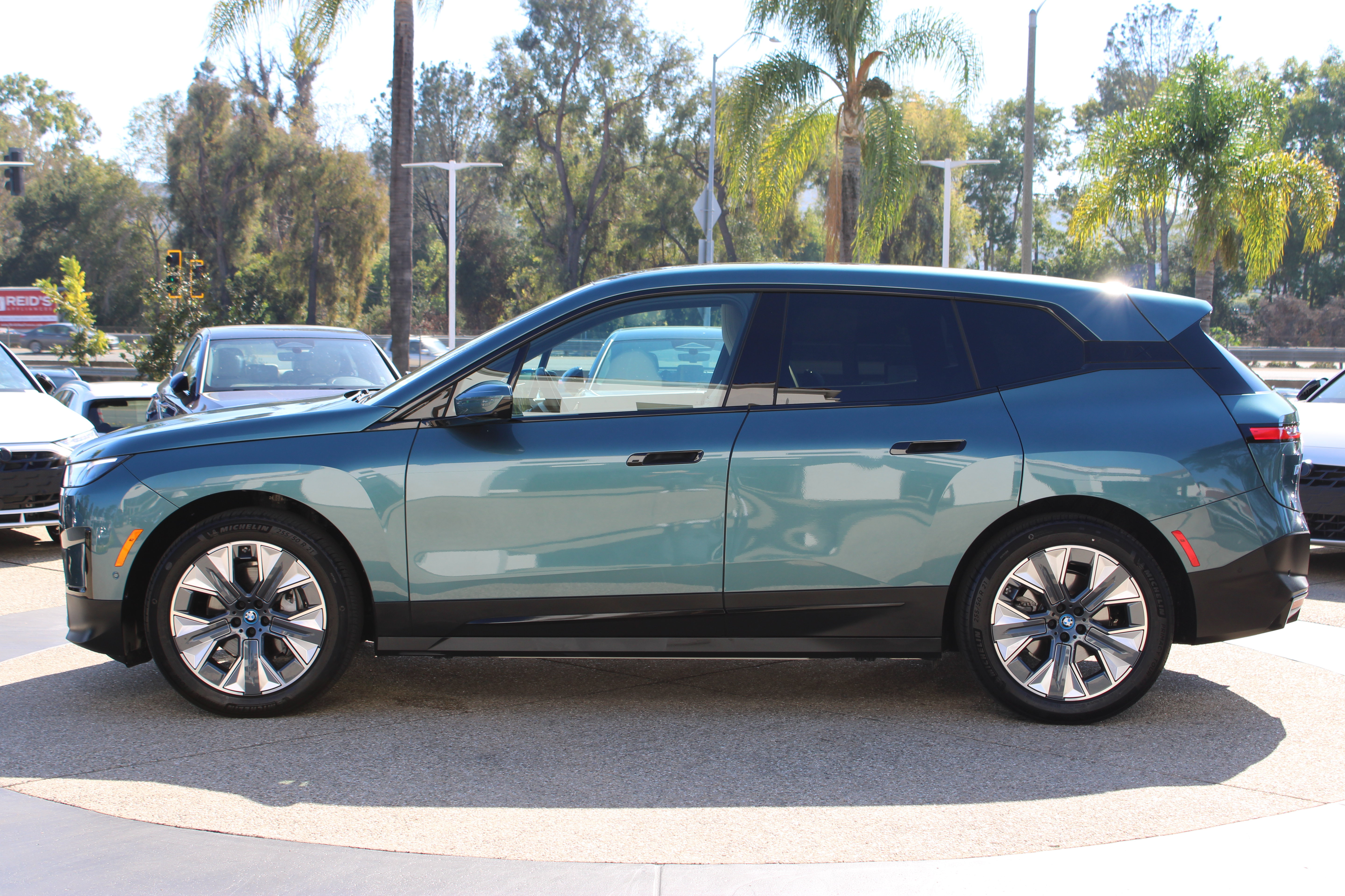 Used 2024 BMW iX xDrive50 AWD/4WD image 2