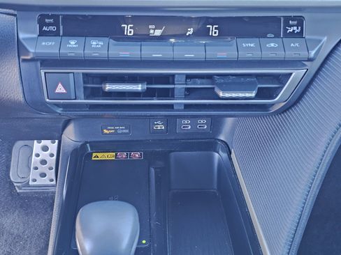 Used 2025 Toyota Camry SE image 27