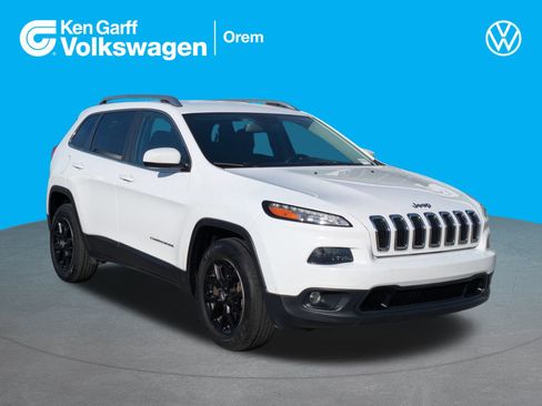 Used 2017 Jeep Cherokee Latitude w/ Trailer Tow Group image 1