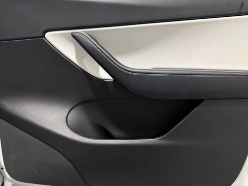 Used 2021 Tesla Model Y Long Range image 14